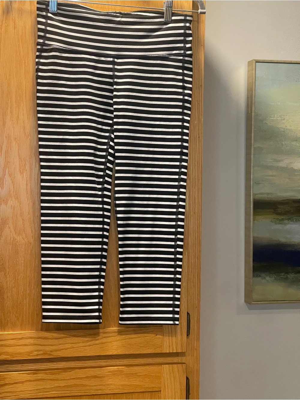 Athleta Size Sm Black and White Striped Capri Leggings, Athletic, Fitness, Yoga